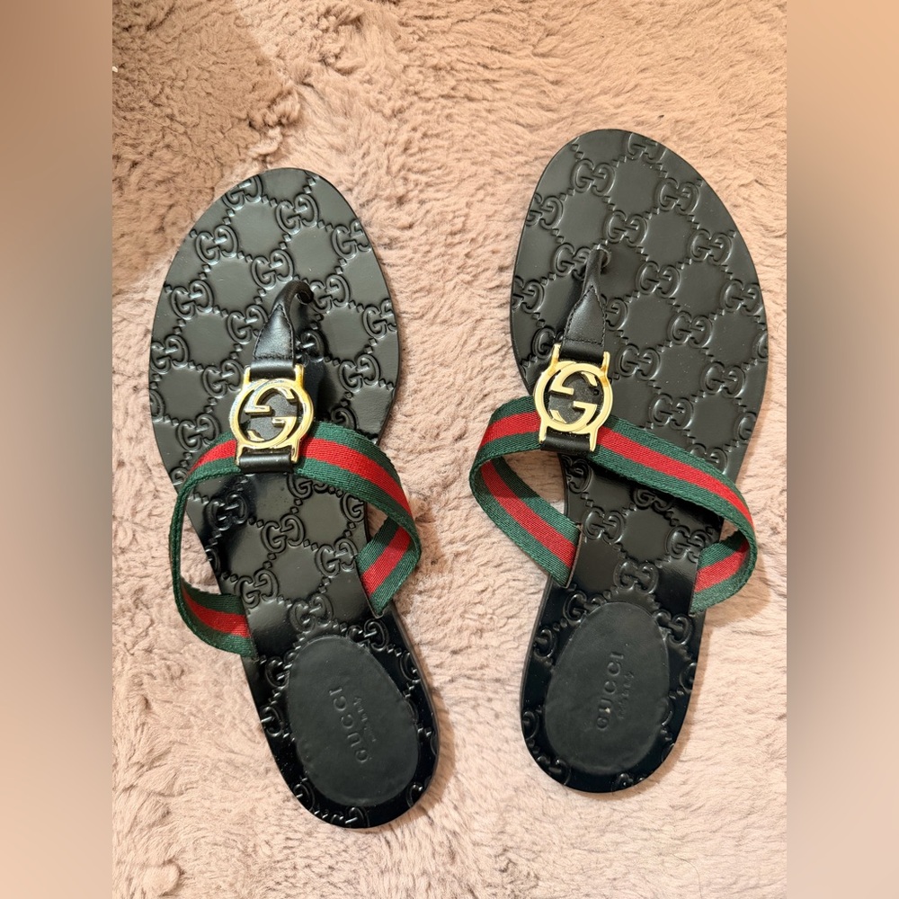 Gucci Black Flip-Flops with Red and Green Straps